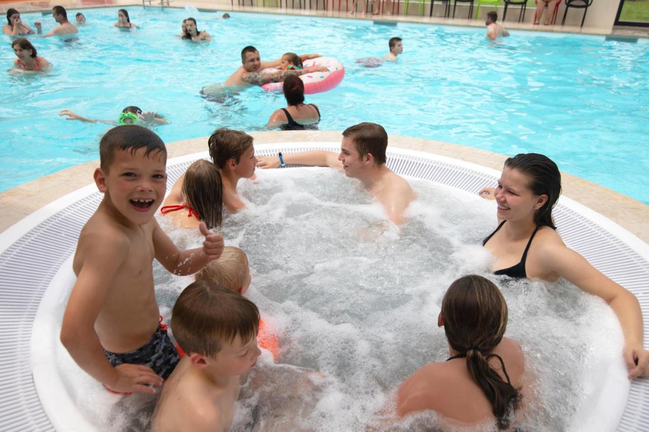 Camping Blauwe Meer Nv Hotel Lommel Ngoại thất bức ảnh